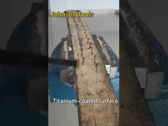 Questo potente dente d'acciaio oscillante taglia il legno come il burro