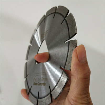 Il calcestruzzo a 10 pollici del diamante del taglio di Soff le lame per sega con il foro interno del triangolo